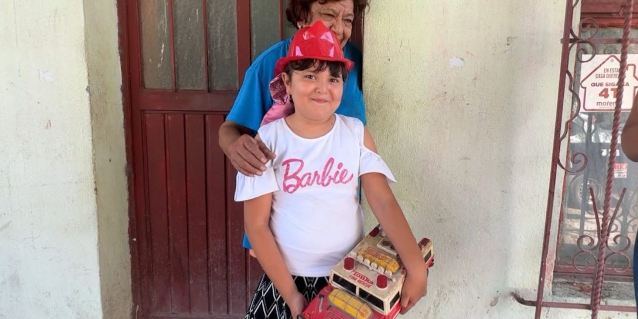 Ella es Ana Sofi; la pequeña que quiere ser bombera de Saltillo