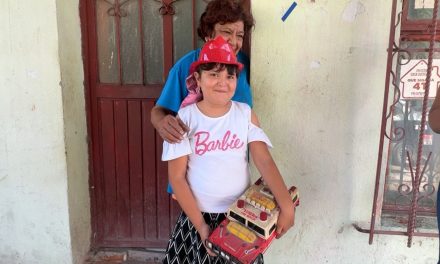 Ella es Ana Sofi; la pequeña que quiere ser bombera de Saltillo