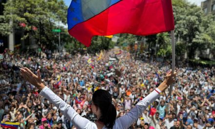 Siguen las protestas masivas en Venezuela contra la reelección de Maduro
