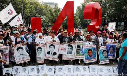 Ofrecen 10 millones de pesos por información de los 43 normalistas de Ayotzinapa