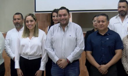 Presenta Carlos Villarreal consejo ciudadano 