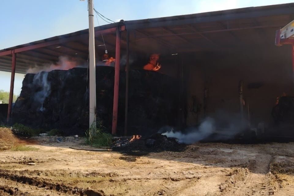 Rancho se incendia y alerta a habitantes de Monclova