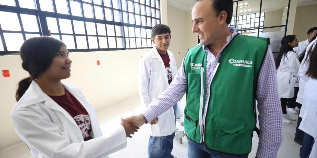 Manolo Jiménez entrega más de 500 obras sociales