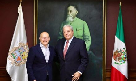 Chema Fraustro comparte aprendizajes con el alcalde de SLP