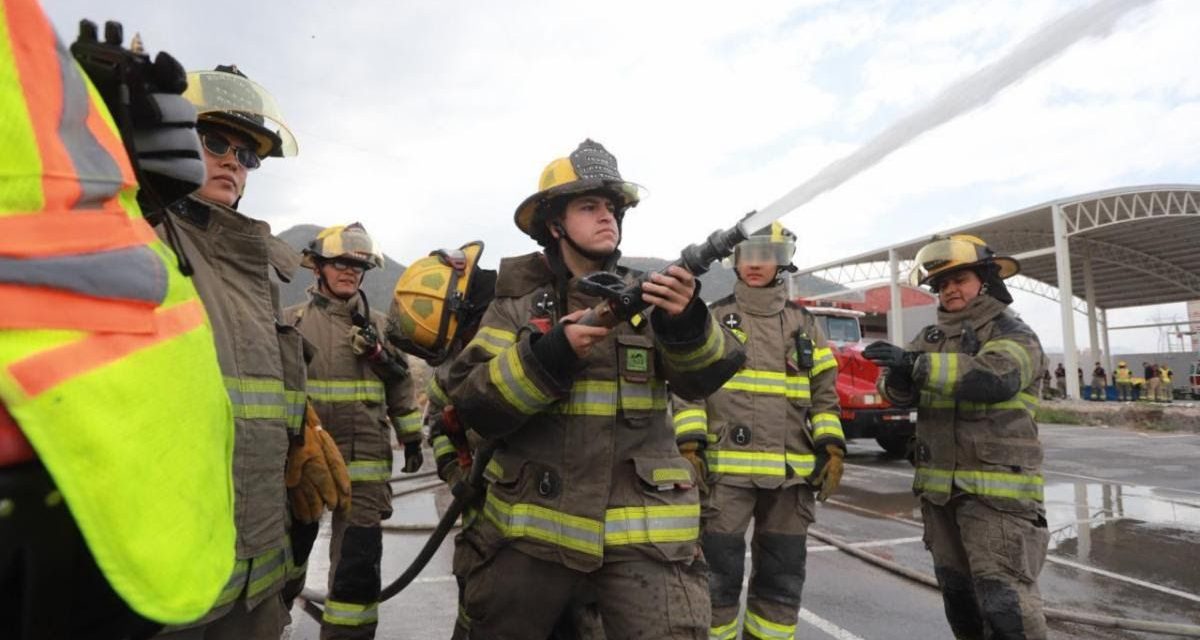 Fortalece Chema Fraustro a Saltillo con 30 bomberos más