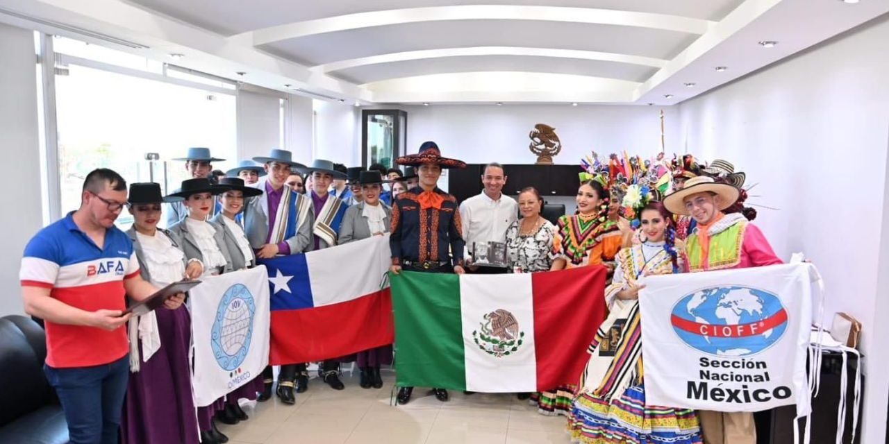 Recibe alcalde de Acuña a delegaciones de danza folklórica