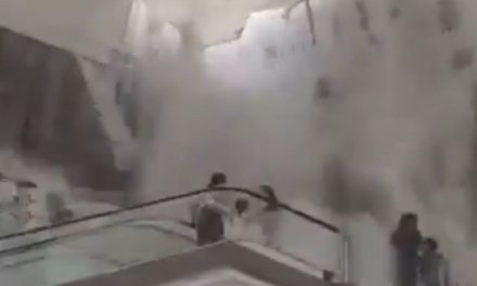 Video: Techo de plaza comercial en San Pedro colapsa por fuertes lluvias y deja 5 lesionados