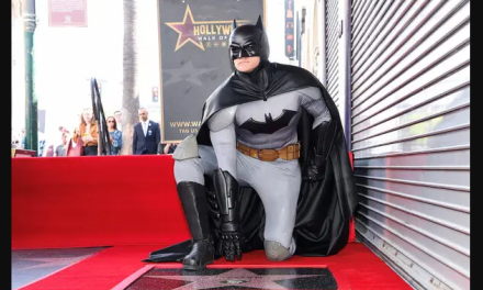 Batman se convierte en el primer superhéroe en recibir una estrella en Hollywood