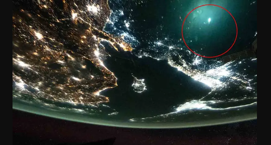 Astronauta capta espectacular explosión de meteorito desde la Estación Espacial Internacional