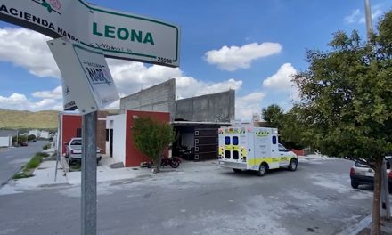 Cae adulto mayor de una altura de tres metros al sur de Saltillo