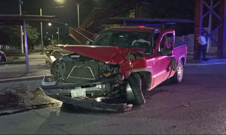 Saltillo: Se duerme y choca con puente, quedó detenido por ir alcoholizado