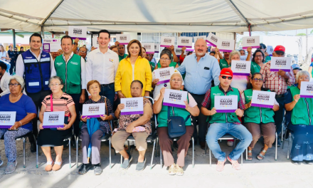 Entregan en Sabinas apoyos para la salud