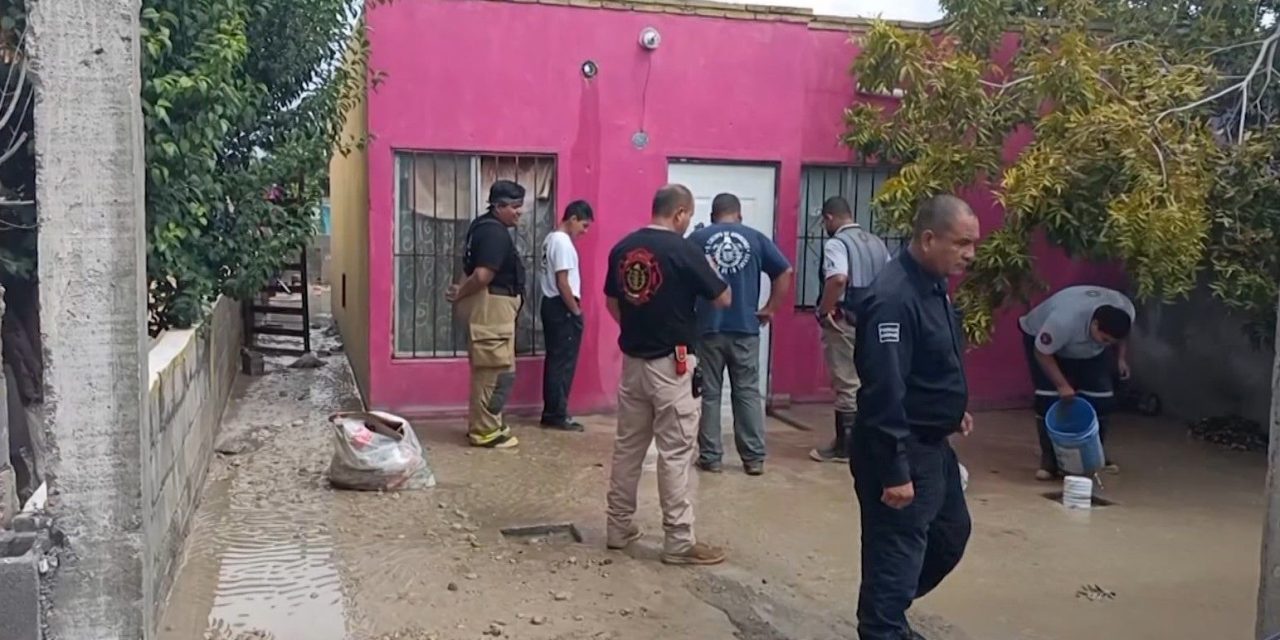 Fuertes lluvias en Parras inundan varias viviendas