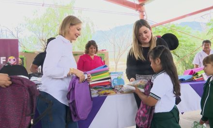 Fundación RCG y el DIF Ramos Arizpe entregan útiles escolares