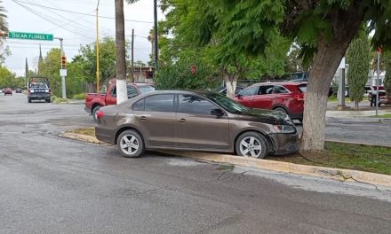 Licenciada del Ministerio Público de Parras ocasiona accidente
