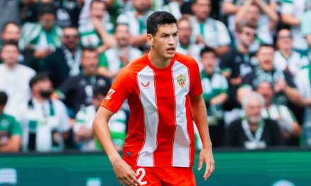 César Montes firma con el Lokomotiv de la Liga Rusa
