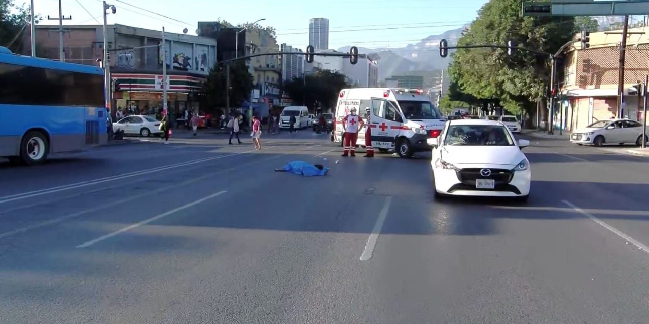 Mujer salió a comprar taquitos para desayunar y pierde la vida al ser atropellada en Monterrey