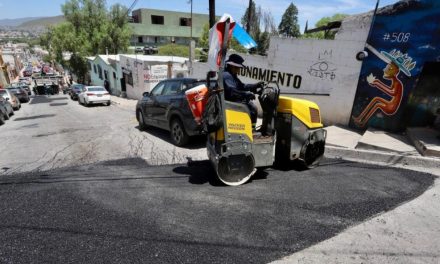 Brigadas realizan trabajos de bacheo tras las lluvias que azotaron Saltillo