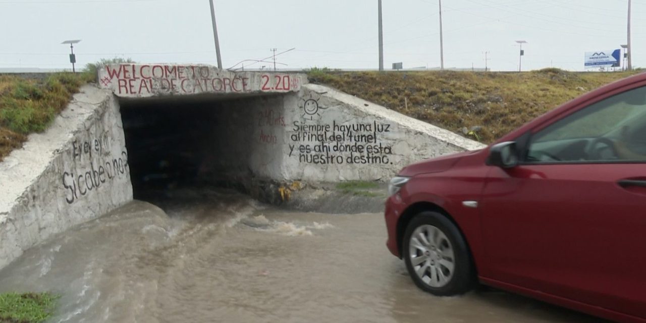 Paso pluvial de Misión Cerritos se inunda