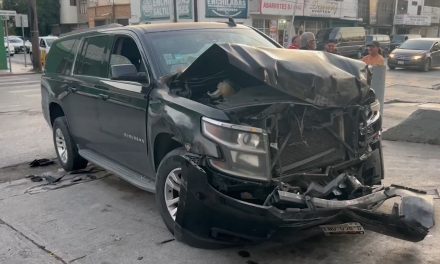 Ruta ignora el rojo y lo impactan en Saltillo