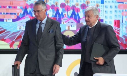 López Obrador, afirmó que su gobierno no es un ‘títere de los grupos de poder económico’