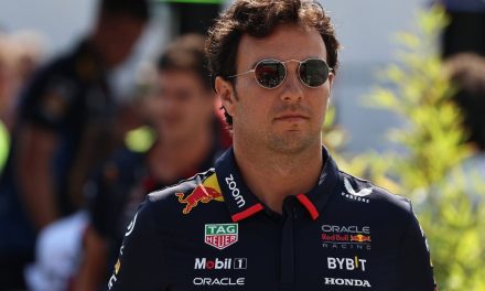 ‘Checo’ Pérez aclara problemas con el RB20 y reafirma su compromiso con Red Bull
