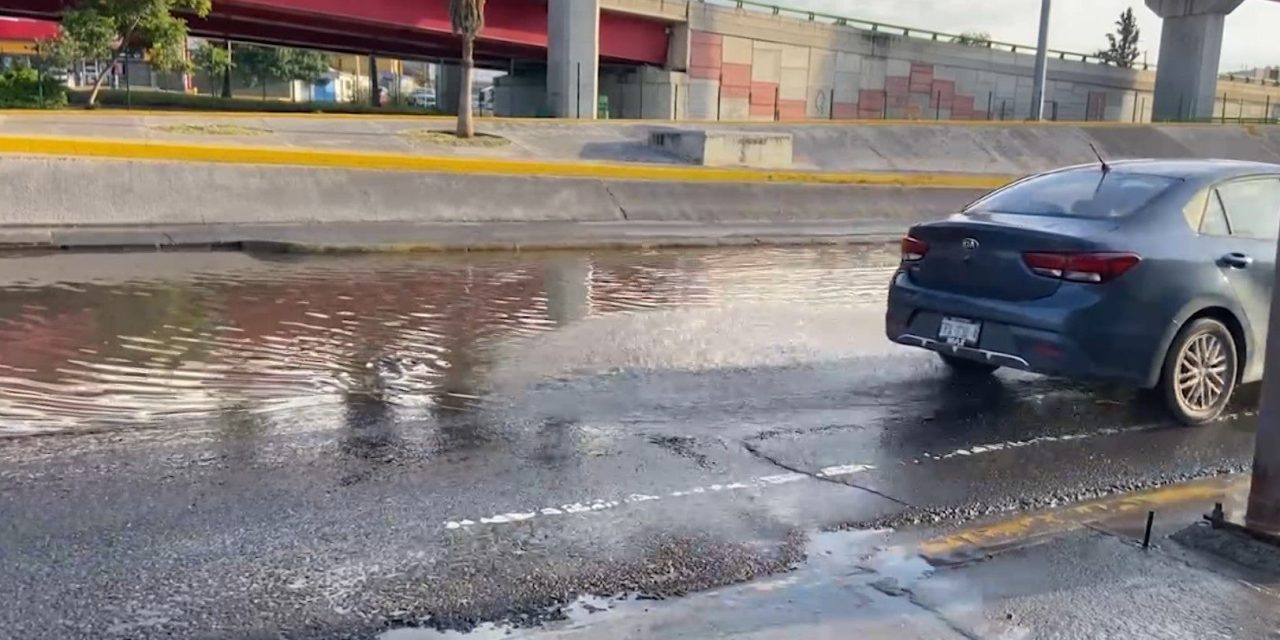 Sigue encharcado el Paseo de la Reforma pese a que ya no llovió