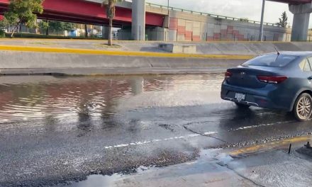 Sigue encharcado el Paseo de la Reforma pese a que ya no llovió