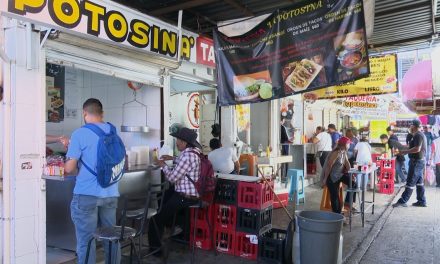 Saltillo:  Tacos parados una tradición en la ciudad