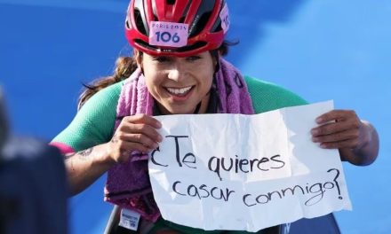 ¡Le dijo que sí! Atleta mexicana propone matrimonio en los Juegos Paralímpicos de París 2024