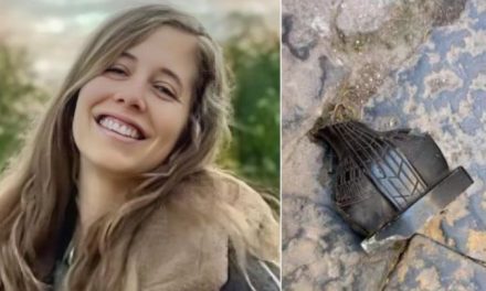 Turista pierde la vida en Italia mientras paseaba en Nápoles luego de que le cayera una estatua