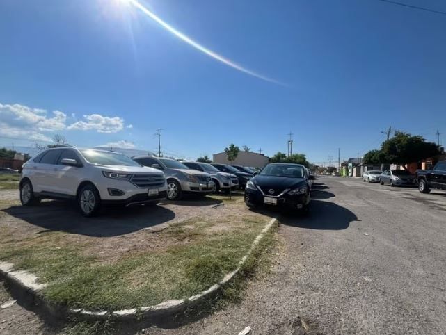 Revisan predio que era usado para venta de autos