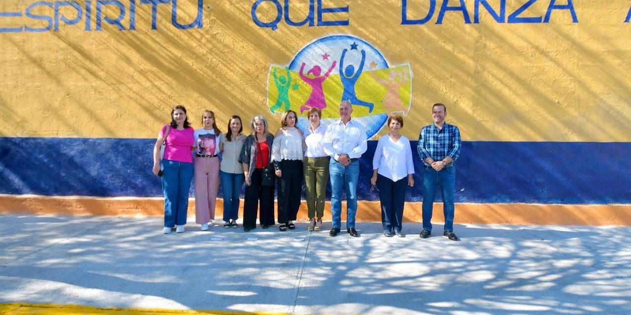 Entregan banqueta e implementan brigada multidisciplinaria