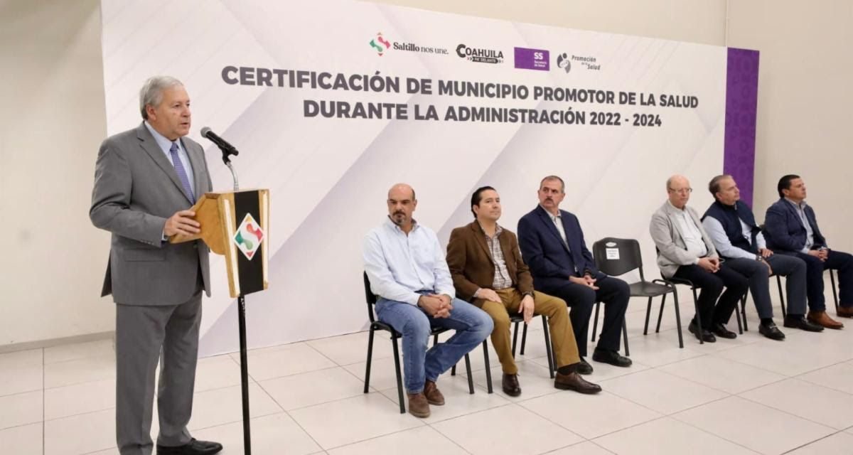 Chema Fraustro devela placa de Saltillo como Promotor de Salud