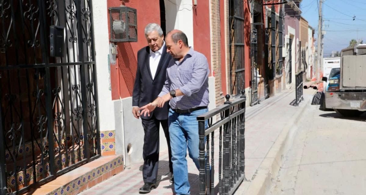 Chema Fraustro se reúne con vecinos de la calle General Cepeda