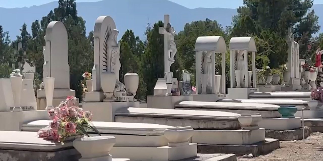 Refuerzan acciones de limpieza en panteones de Saltillo