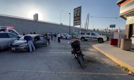 Choque en Gasolinera de colonia Alpes