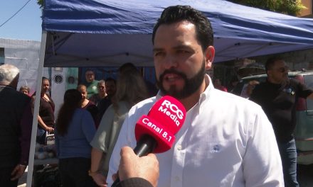 Cientos de familias acuden al mercado sobre ruedas en Saltillo