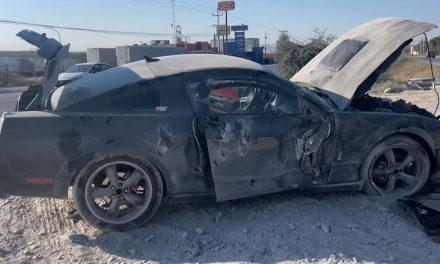 Conductor le quita el derecho de paso a otro vehículo y ocasiona accidente en Arteaga