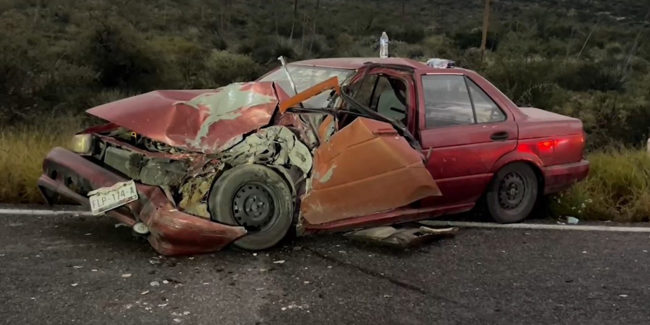 Conductor invade carril y choca en la carretera a Monclova
