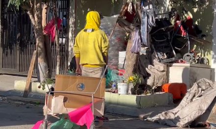 Convierten pepenadores un terreno en basurero en Saltillo