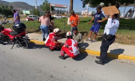 Derriban a motociclista en accidente