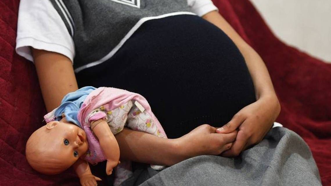 Cuatro niñas se convierten en madres en Latinoamérica por minuto