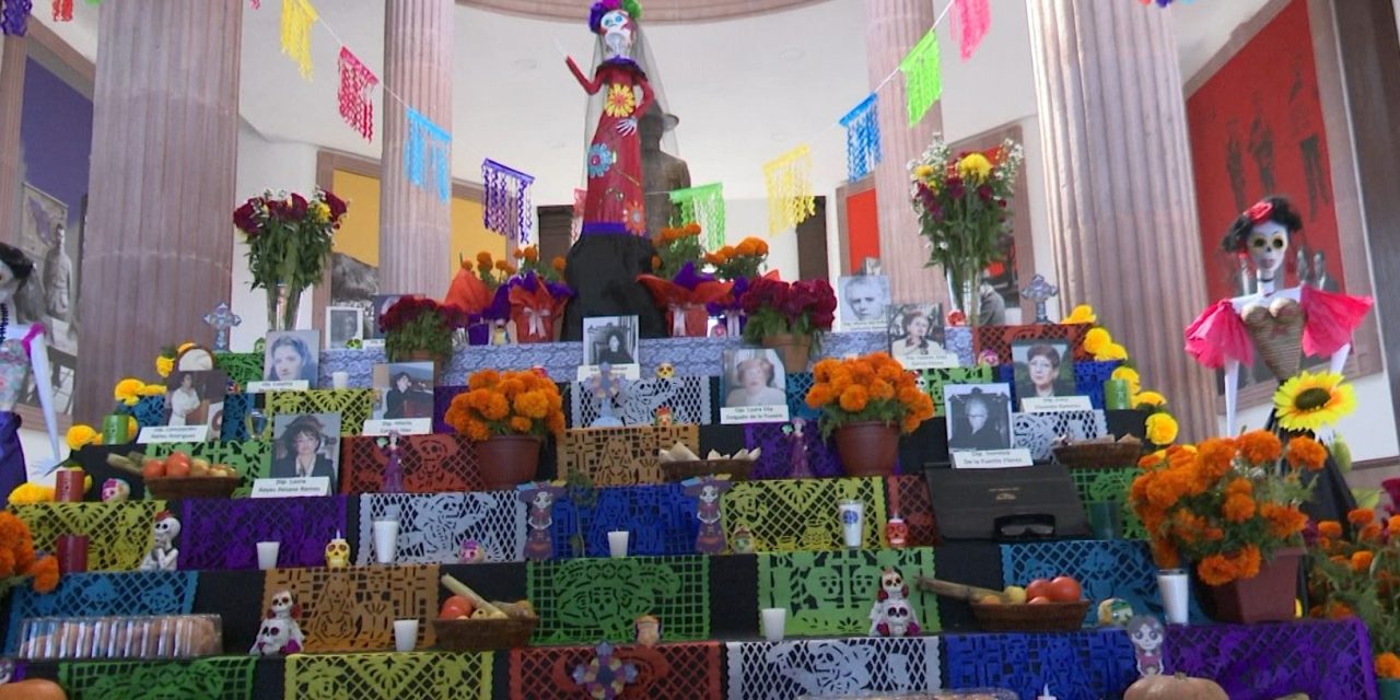 El Congreso de Coahuila coloca altar de Muertos en memoria de las diputadas locales