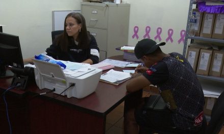 En sábado acuden jóvenes a tramitar la media cartilla en Ramos Arizpe