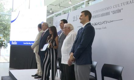 Entrega Rector premio de periodismo cultural