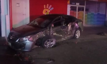 Se registra fuerte accidente en la calle presidente Cárdenas