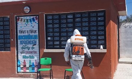 Fumigan jardín de niños de la colonia Plaza, al oriente de Saltillo