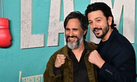 Diego Luna y Gael García Bernal regresan con ‘La Máquina’ tras 12 años de ausencia