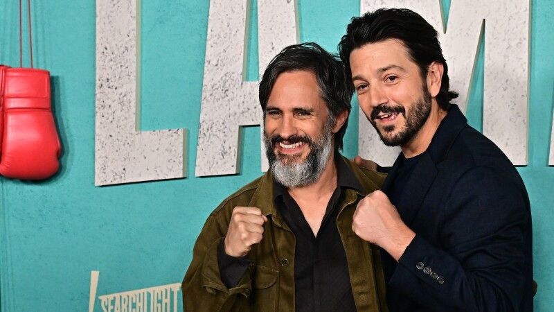Diego Luna y Gael García Bernal regresan con ‘La Máquina’ tras 12 años de ausencia